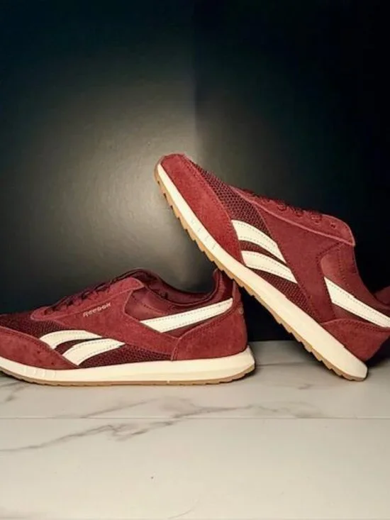 Reebok Retro Sneakers Size 8.5 ❤️ Maroon Burgundy Casual Athleisure NWOB - Picture 2 of 4